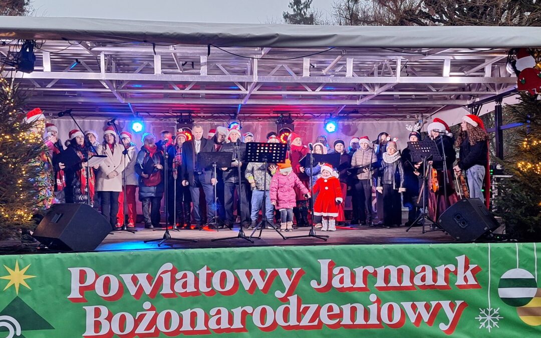 Pierwszy dzień Powiatowego Jarmarku Bożonarodzeniowego